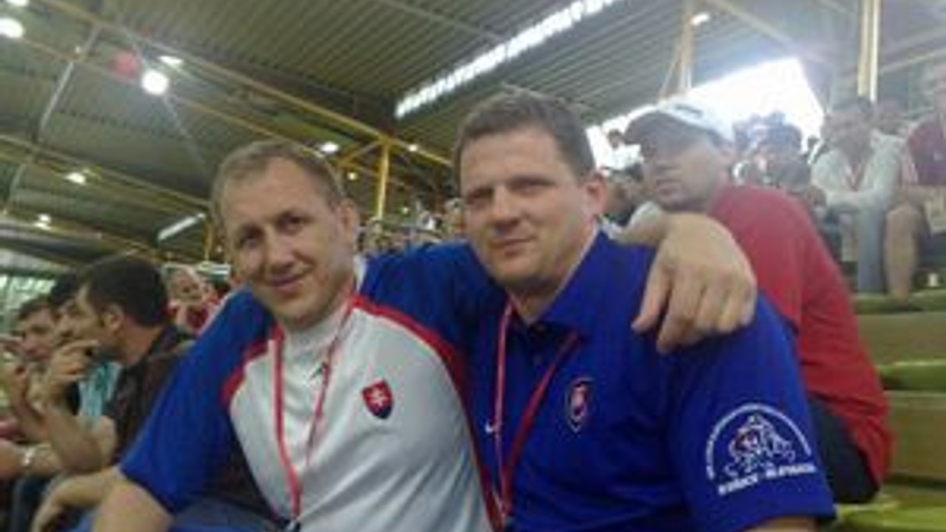 Prezident sníva o olympiáde. Ján Tokár (vpravo) so slovenskou zápasníckou legendou Jozefom Lohyňom.