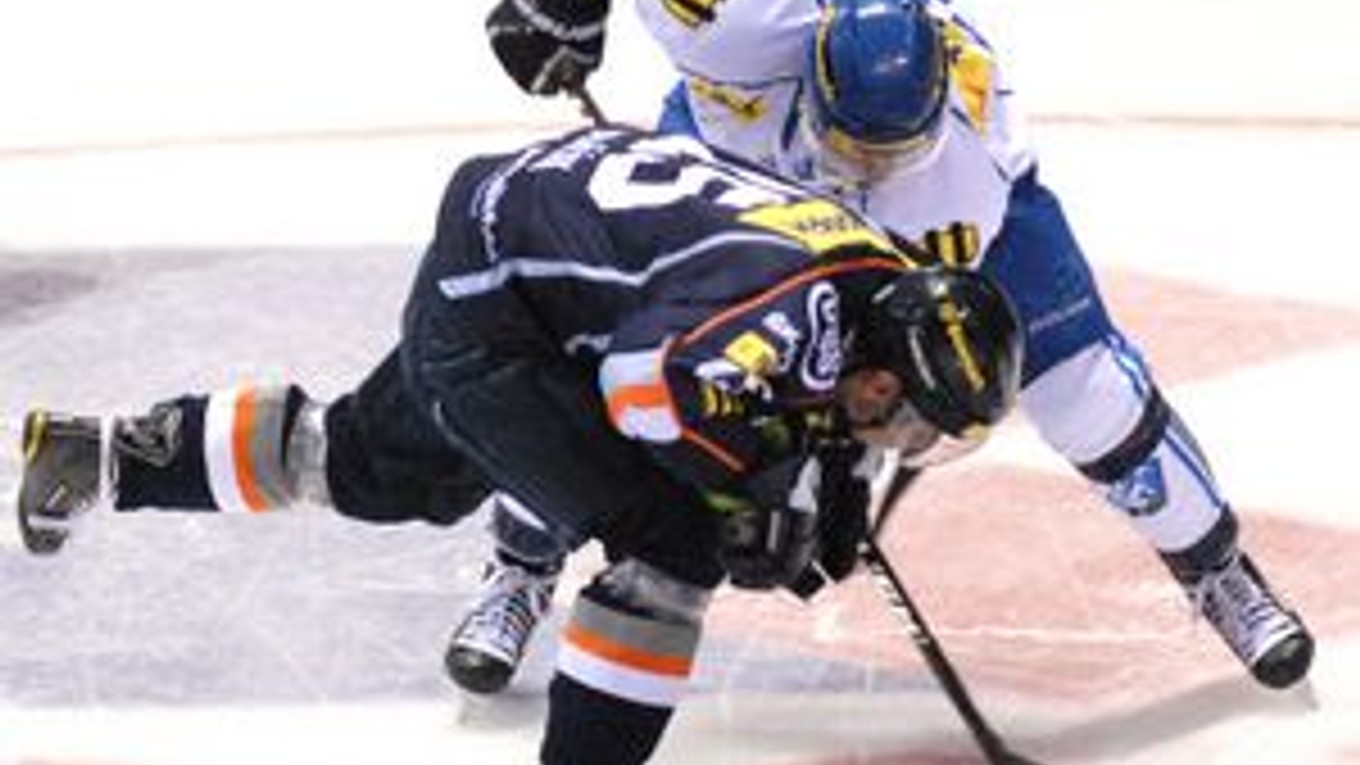 Richard Jenčík. Kvôli zranenému kolenu si v najbližšom čase nezahrá.