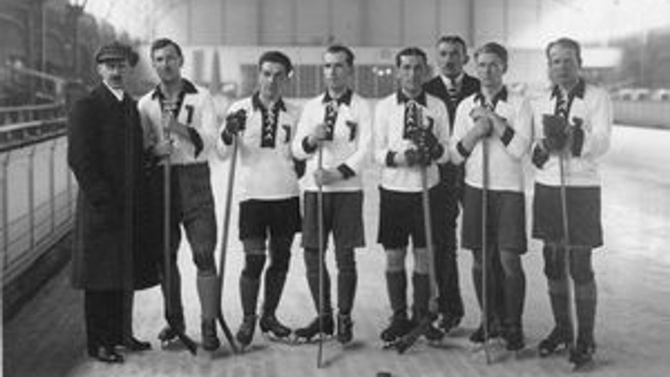 Hokejoví mušketieri, mužstvo Česka, na turnaji v Antverpách v roku 1920.