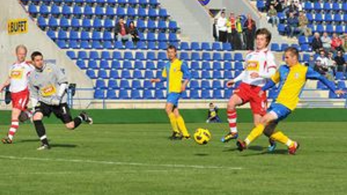 Michalovce zdolali Liptákov aj vďaka dvom gólom Dominika Kuncu. Devätnásťročný útočník MFK Zemplín (s loptou) takto vsietil svoj druhý gól.
