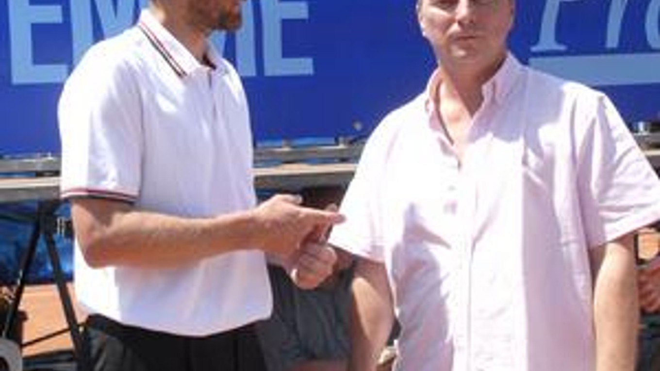 Spokojnosť. Branislav Stankovič (vpravo s Milošom Mečířom) je rád, že turnaj sa opäť vydaril.