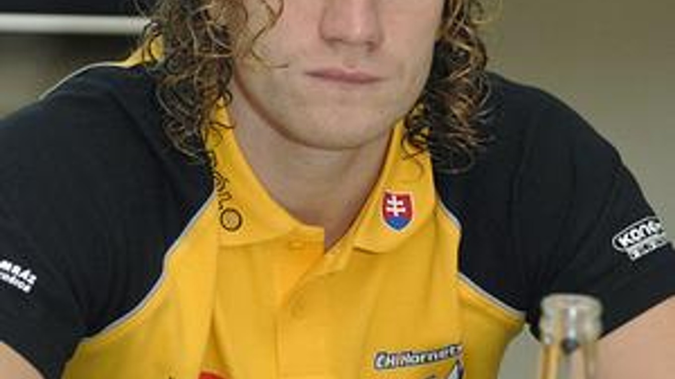 Líder kabíny Karol Bačo prevzal kapitánske žezlo.