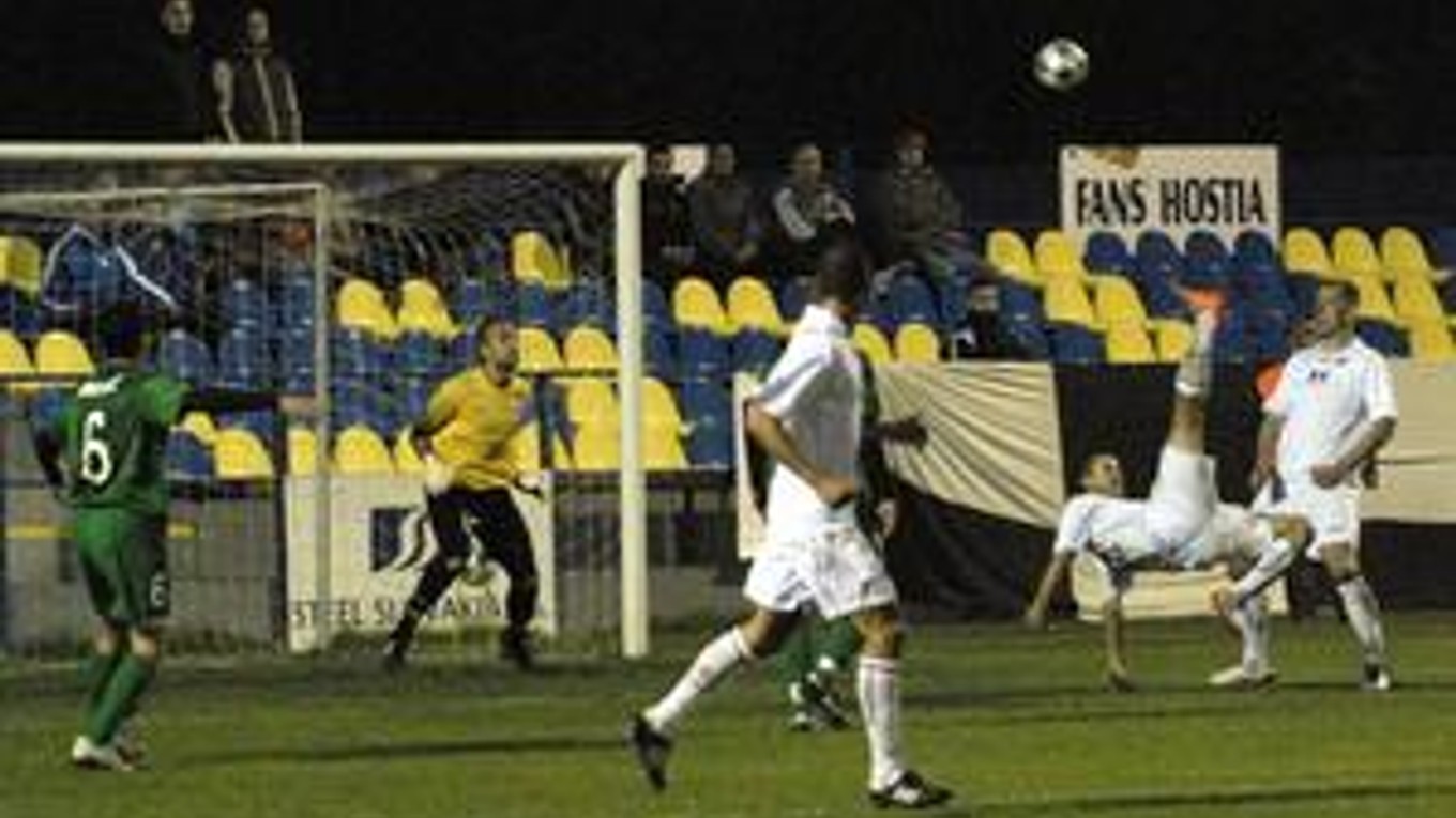 Strihol nožničky. Z tejto situácie Roman Jurko neskóroval, ale v zápase s Petržalkou sa gólovo presadil.