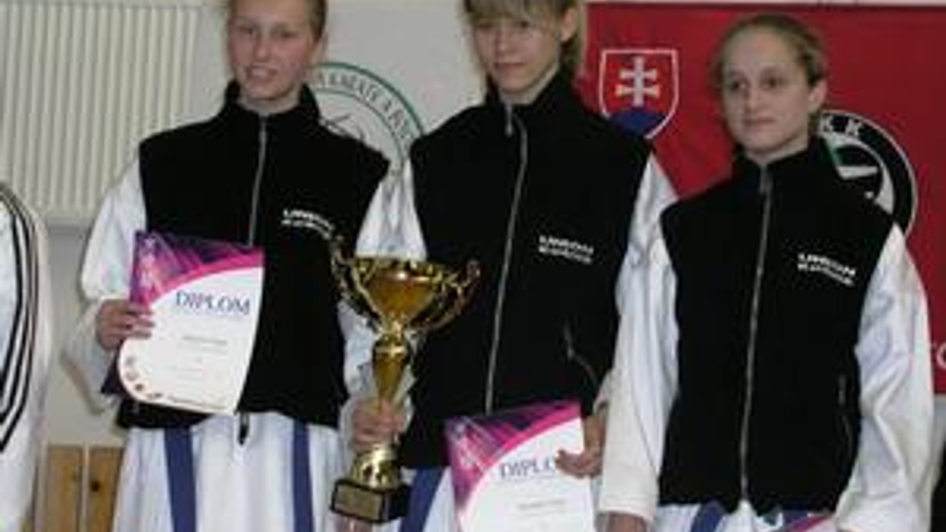 Opäť medzi najlepšími. Dievčatá Unionu, zľava Kornélia Linkeschová, Zuzana Schwartzová a Daniela Závatzká, boli najlepšie aj na majstrovstvách VÚKABU.