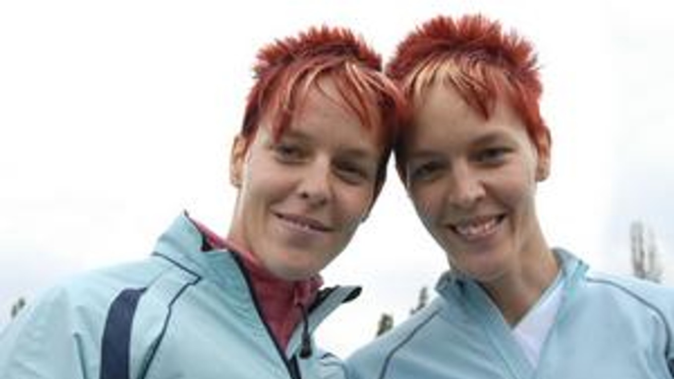 Pôjdu spolu. Jana (vľavo) a Dana Velďákové sa môžu usmievať. Na ME idú obe.