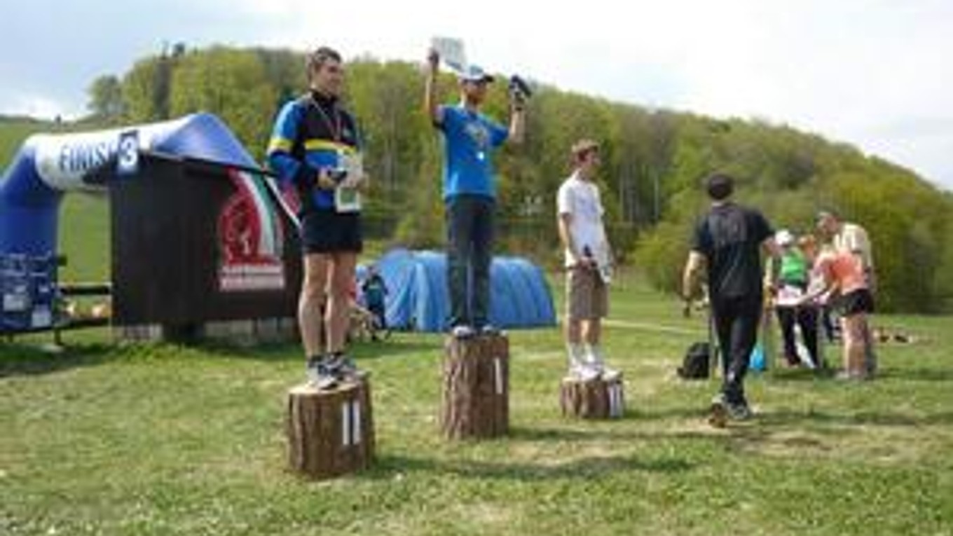 Medailisti. Traja najlepší na stupňoch víťazov v kategórii mužov.