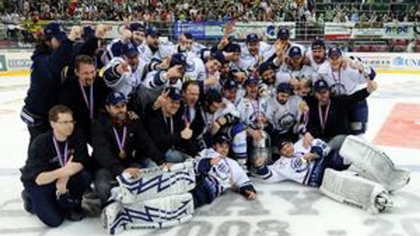 Obhajcovia prvenstva. Extraligový titul získali naposledy hokejisti HC Košice.