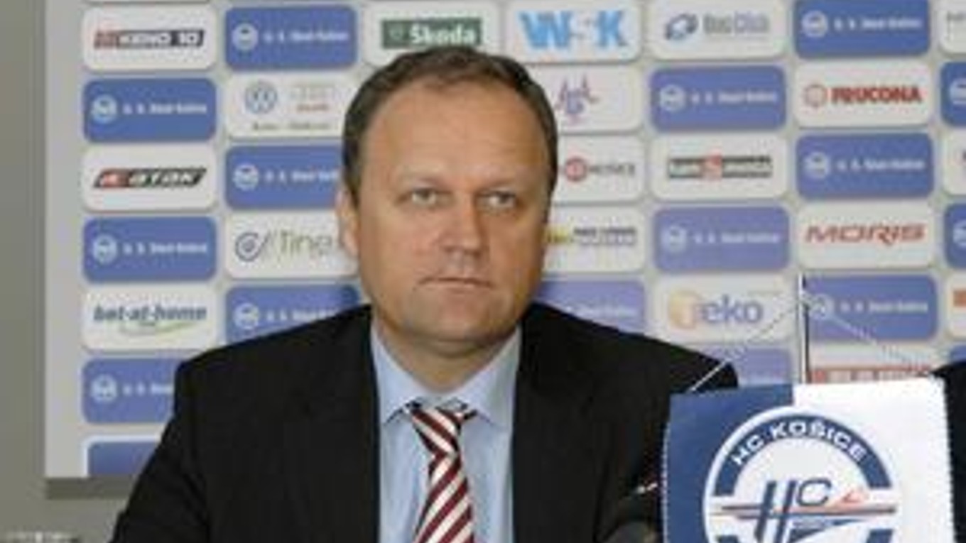 Podľa generálneho manažéra HC Juraja Bakoša je situácia príliš čerstvá na to, aby padali mená kandidátov na uvoľnený trénerský post.