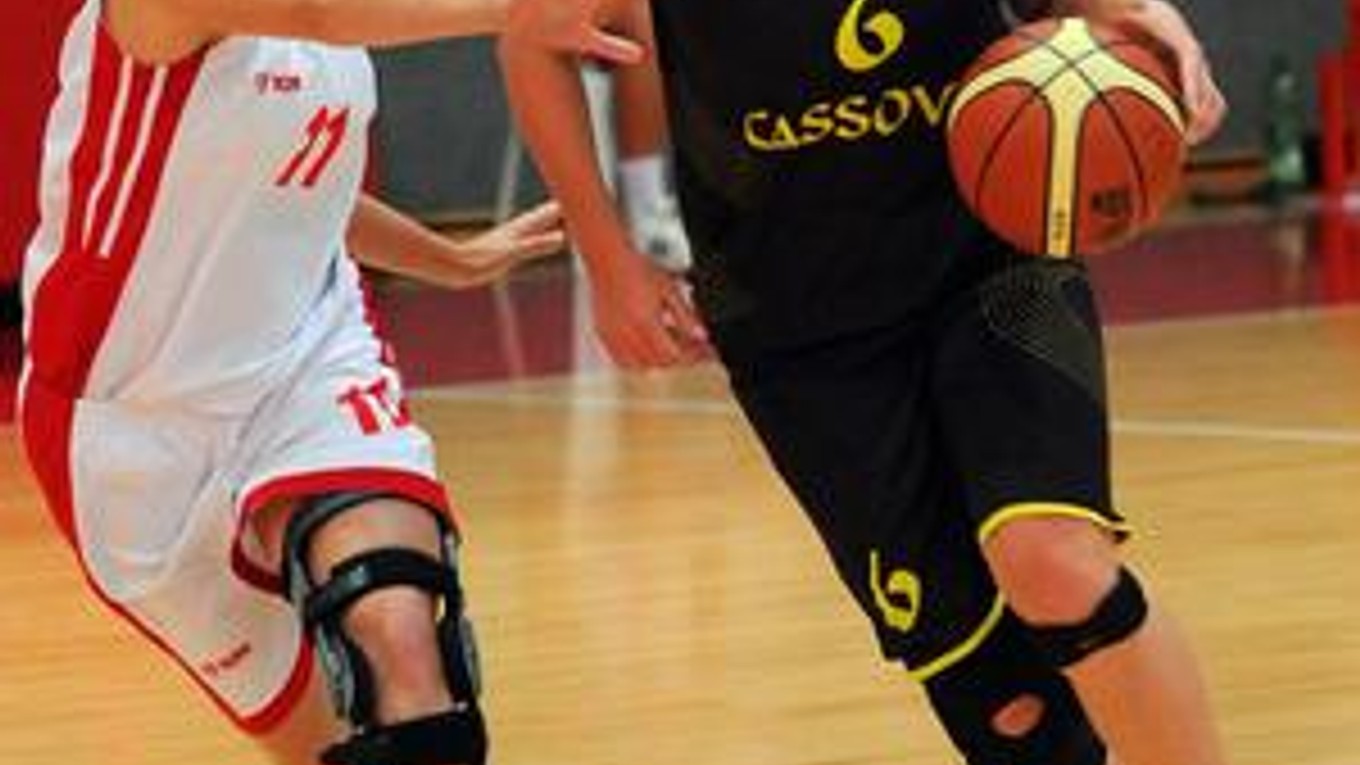 Od začiatku opora. Katarína Timková (vpravo) pridala pod Urpínom k 22 bodom aj 14 získaných lôpt.