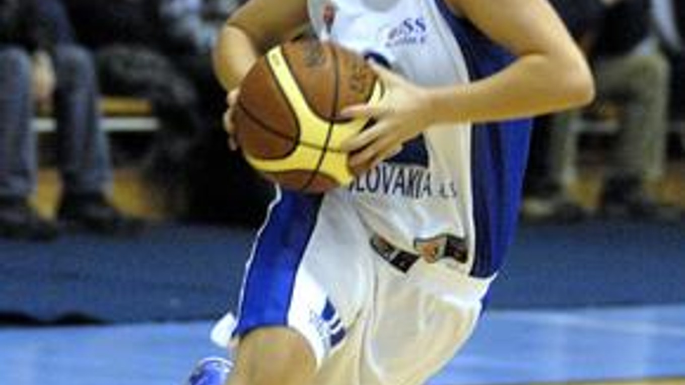 Kanonáda. Nikola Kovaľová zažiarila 30 bodmi.