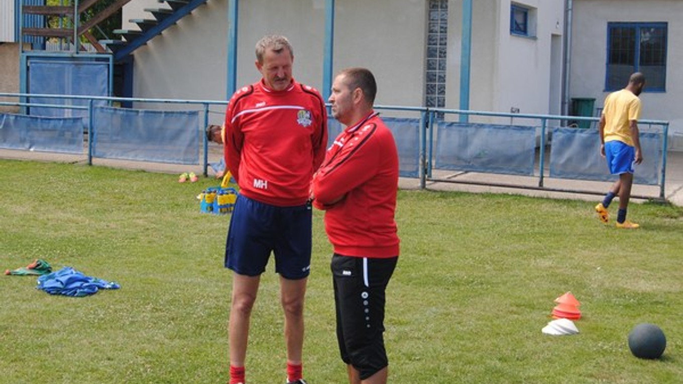Jozef Majoroš (vpravo). Od mládeže sa presunul k seniorskému futbalu.
