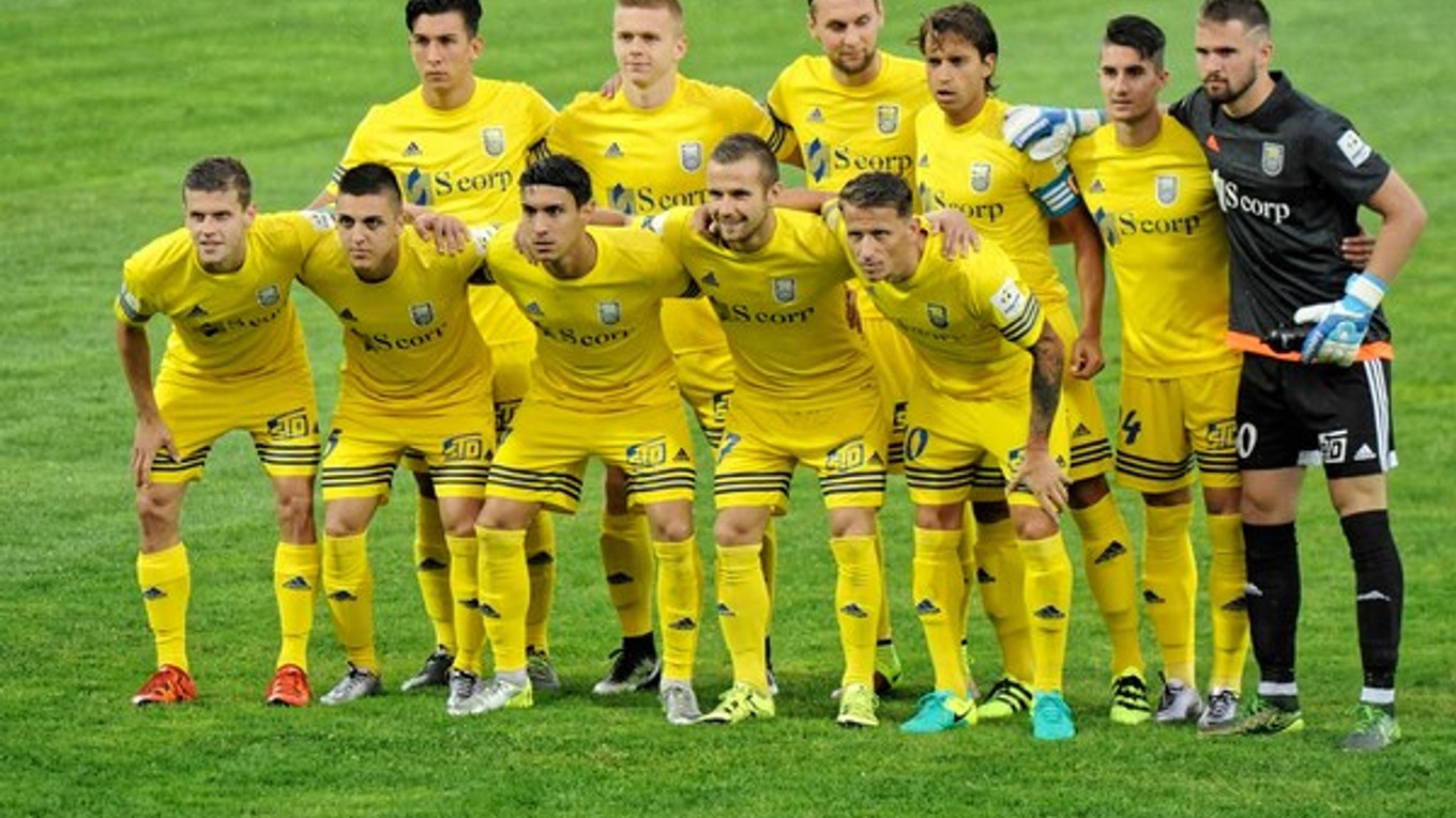 Mužstvo Michaloviec pózuje pred zápasom 1. kola futbalovej Fortuna ligy medzi MFK Zemplín Michalovce - AS Trenčín.