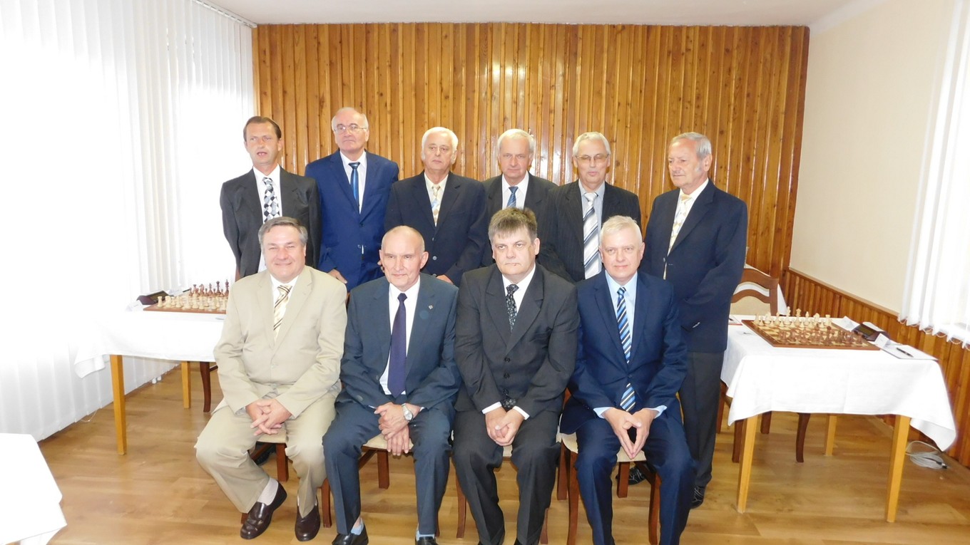 Účastníci turnaja. Súťažili v Bardejove.