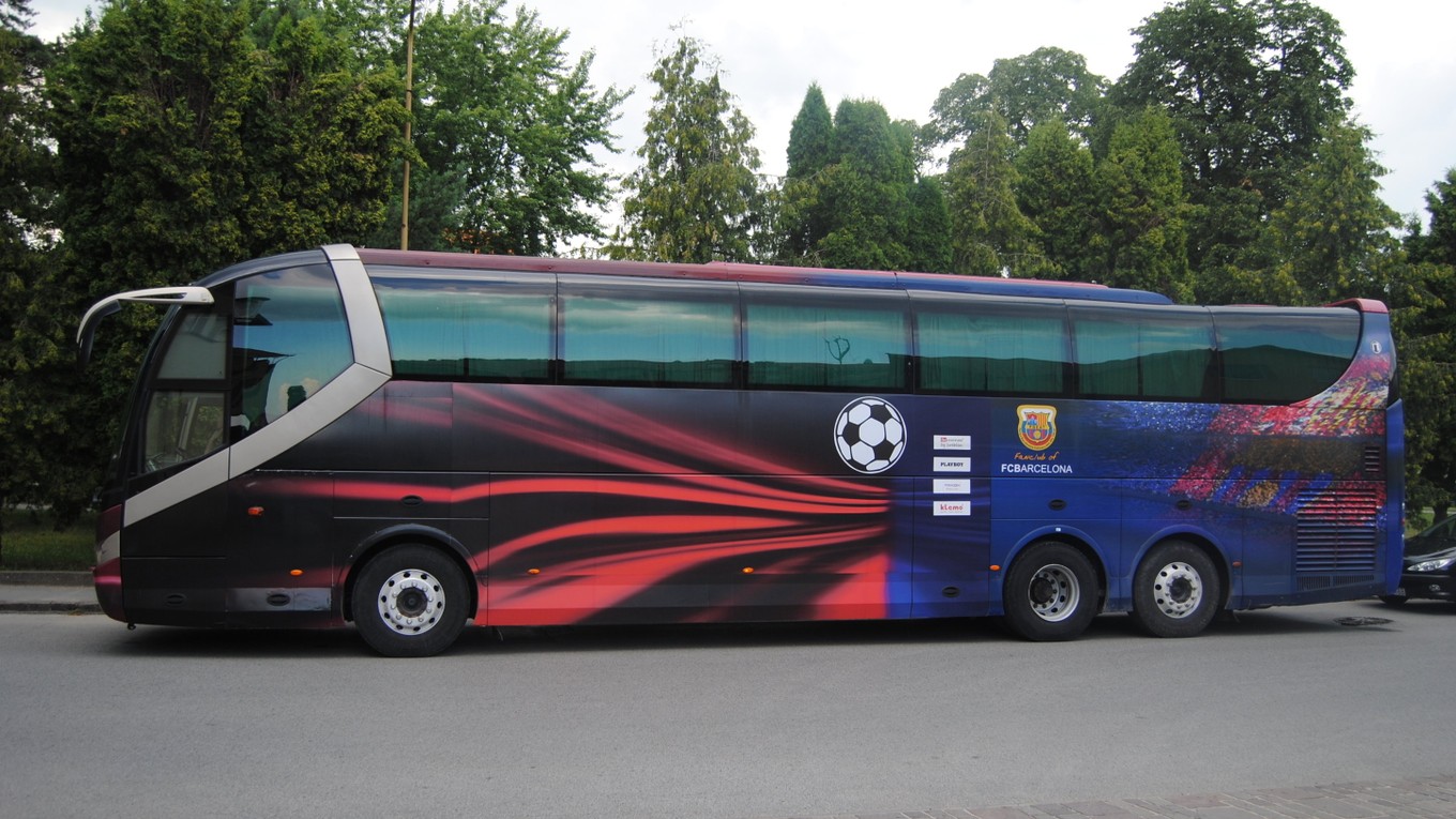 FC Barcelona na Slovensku. Autobus slávneho futbalového klubu možno v súčasnosti často stretávať aj na našich cestách.