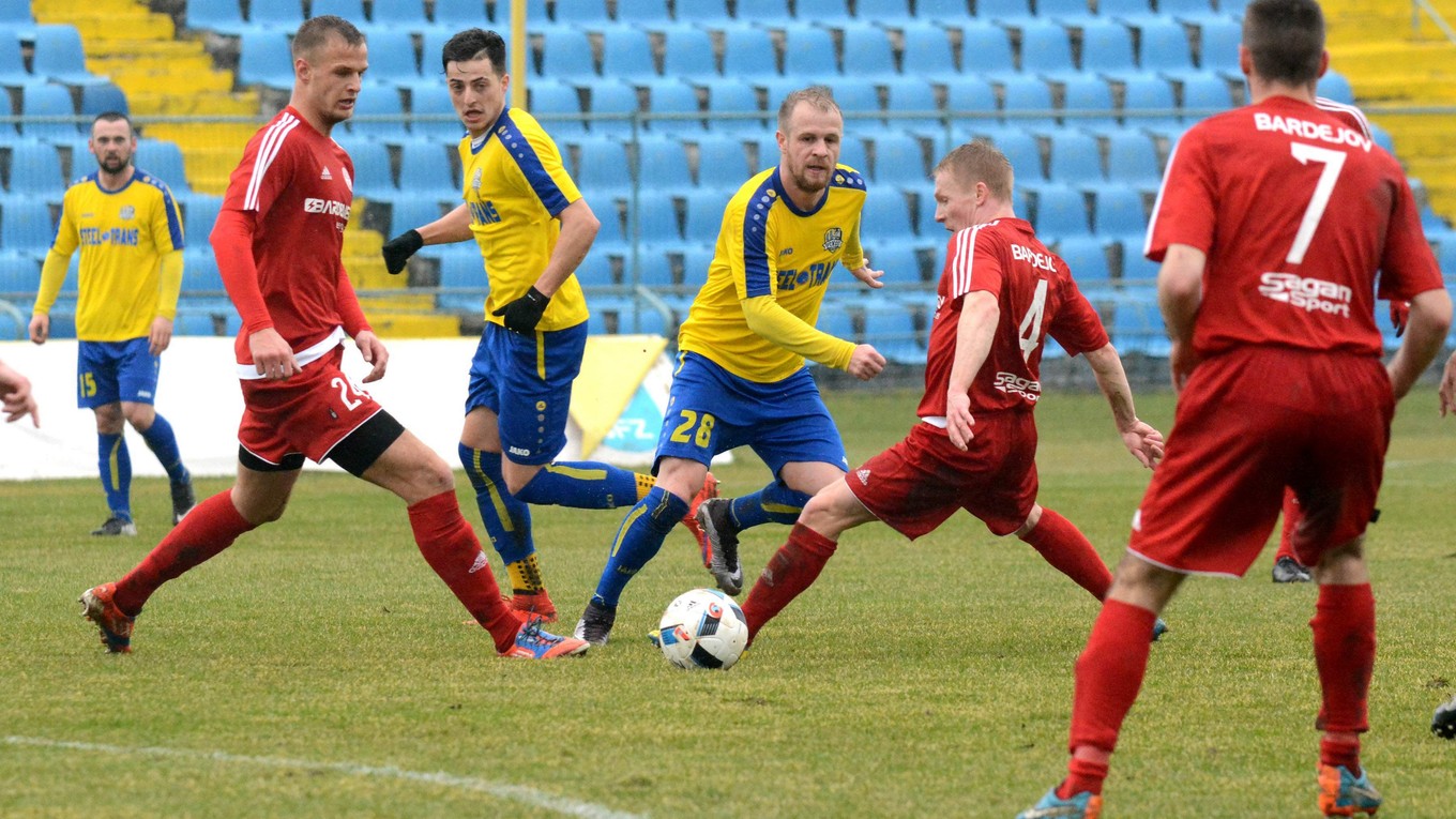 Spomienka na marec. Futbalisti VSS zdolali doma Bardejov 4:1.