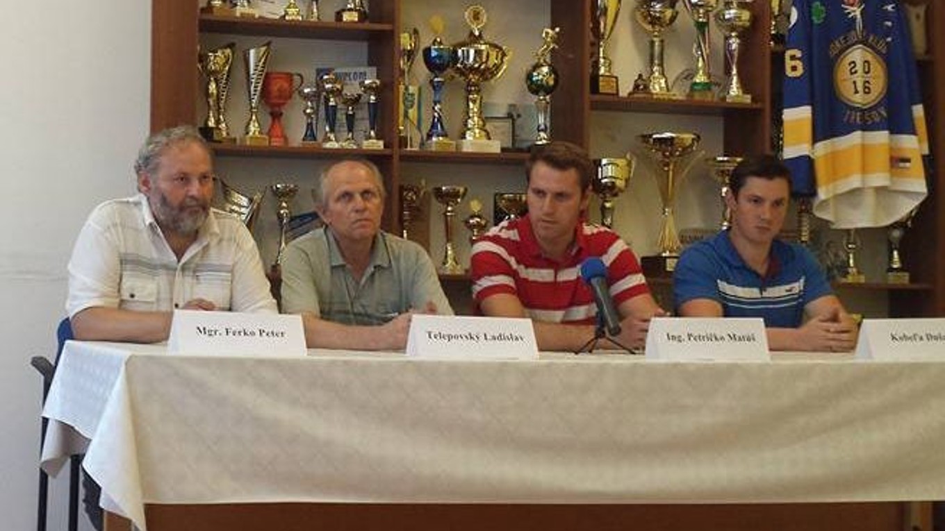 Predsezónna tlačovka HK 2016 Trebišov. Pred médiá predstúpili Peter Ferko, Ladislav Telepovský, Matúš Petričko a Dušan Kobeľa.