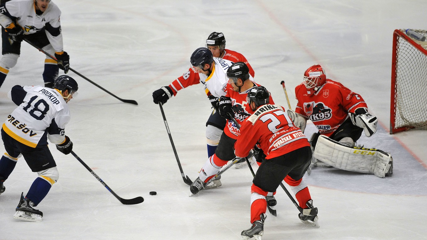 Hokejový duel v Prešove. Aj z takých šancí tučniaci nedali.