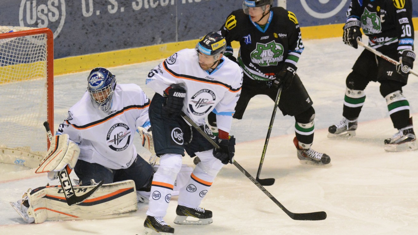 Prehra na domácom ľade. Novozámčania Košičanom nadelili futbalovú výhru 1:0.