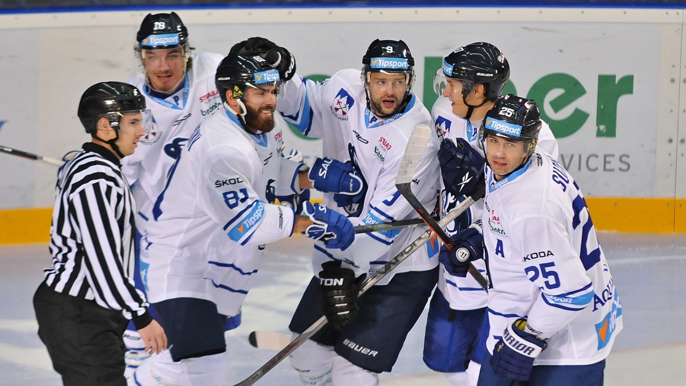 Skúsený Radoslav Suchý (celkom vpravo) prispel k výhre Popradu dvomi gólmi.