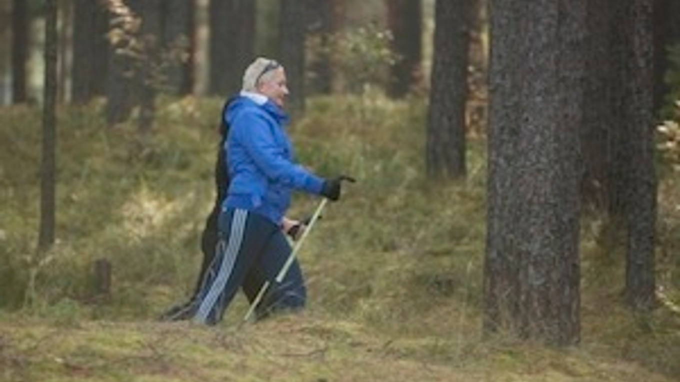 Odborníci ako súčasť prevencie osteoporózy odporúčajú dostatok poybu. Vo vyššom veku je veľmi vhodnou pohybovou aktivitou napríklad nordic walking.