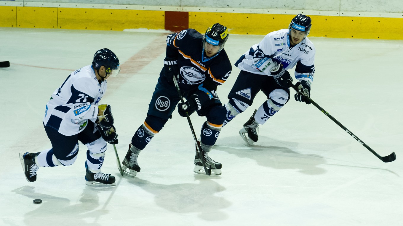 Zľava: útočník Andrej Jurášek z MHC Martin, útočník Jakub Suja z HC Košice a útočník Róbert Varga z MHC Martin.