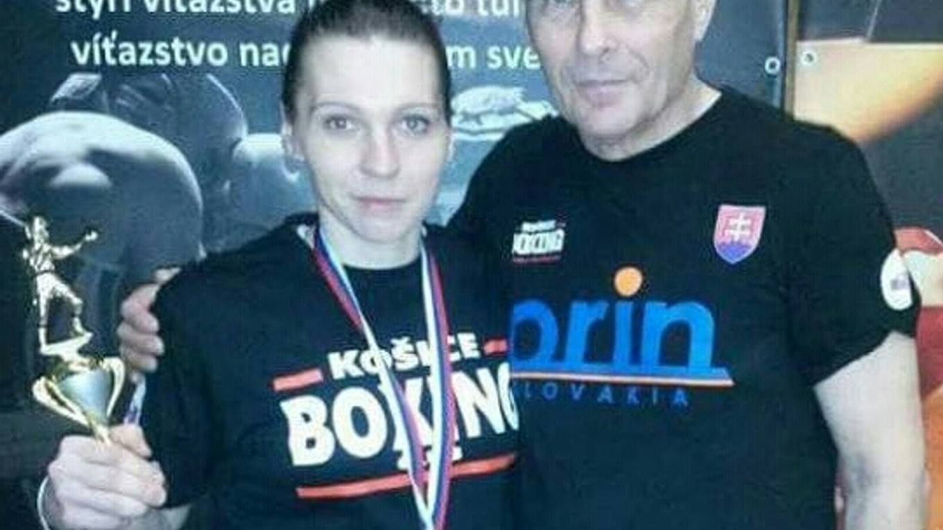 Majsterka a tréner. Michaela Kavečanská z BC Košice s trénerom Antonom Spišákom.