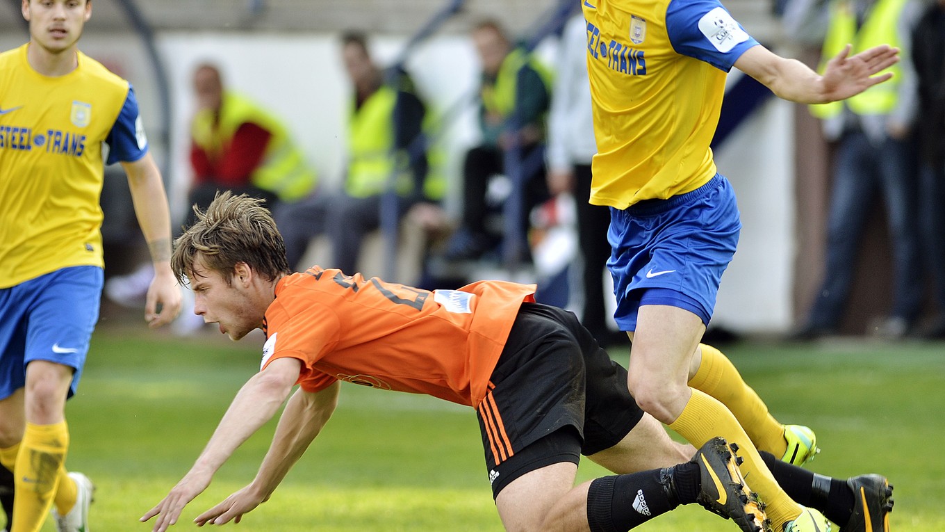 Zmenil dres, no dlhy ostali. Ľubomír Korijkov (vpravo) už pôsobí v Lokomotíve, ale od FC VSS ešte stále čaká na peniaze.