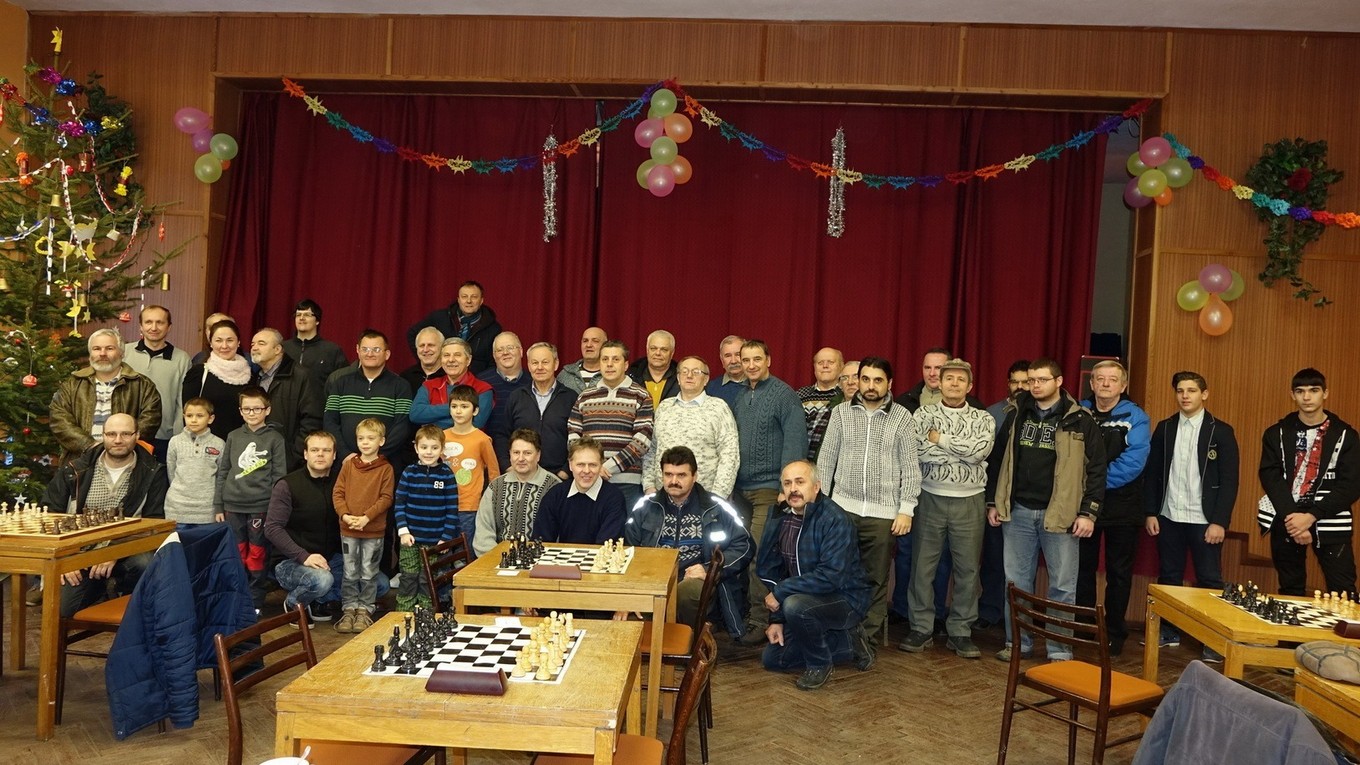 Účastníci šachového turnaja v Betliari.