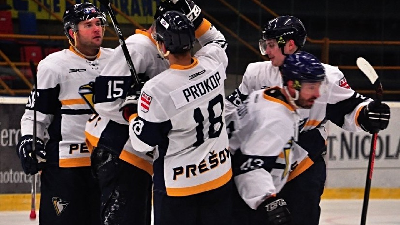 Radosť hráčov HC Prešov Penguins.