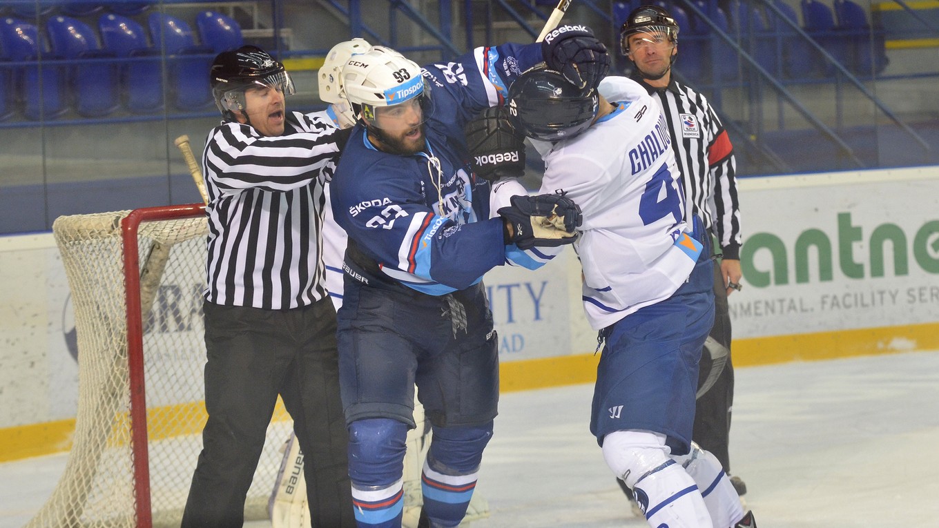Petr Chaloupka (vpravo) v Poprade končí.