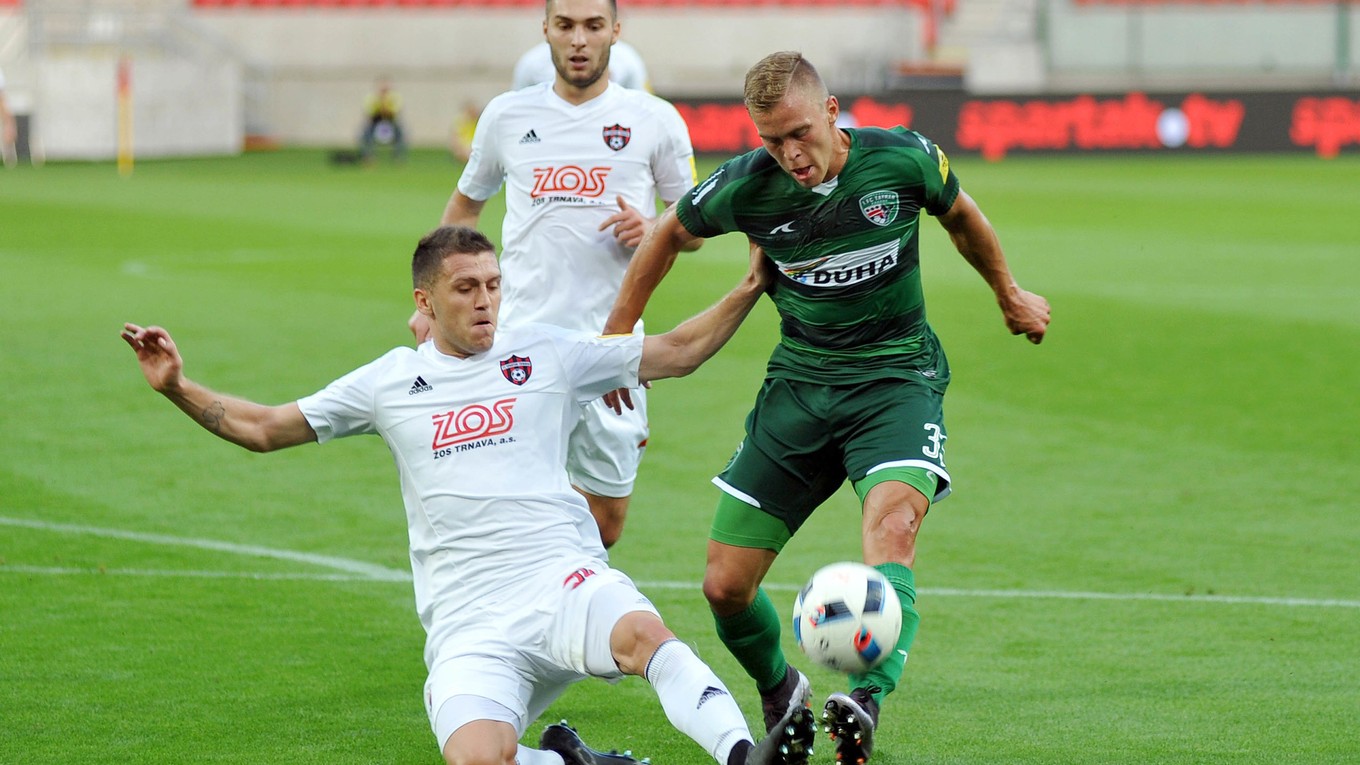 Lukáš Kubus (vpravo). Zo štyroch jarných gólov 1. FC Tatran zaznamenal polovicu.