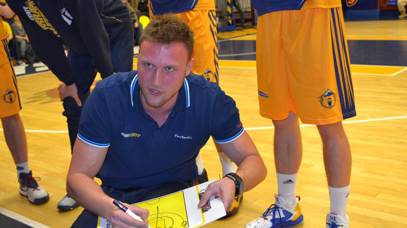 Michal Madzin. Má za sebou prvú sezónu v role hlavného trénera A-mužstva Iskry Svit.