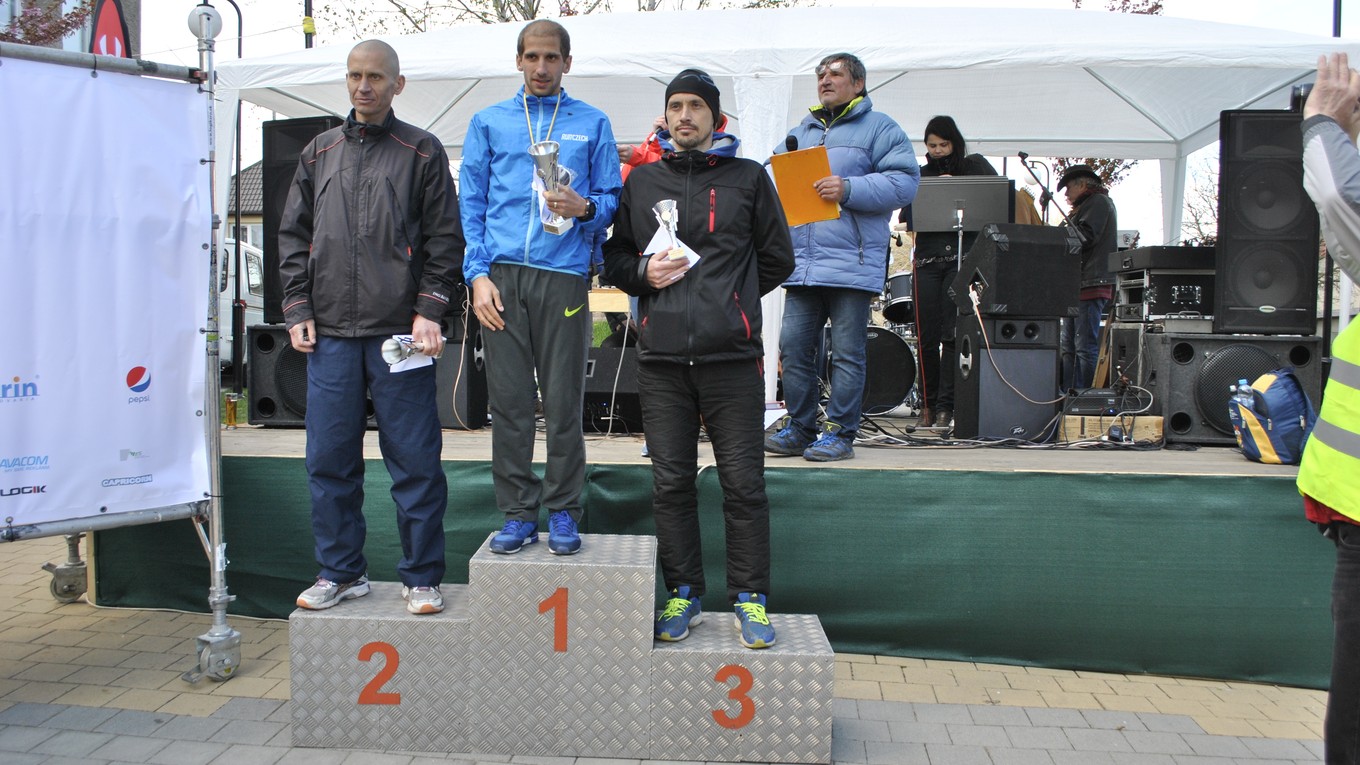 Najrýchlejší. Zľava Orest Babjak (2.), Tibor Sahajda (1.) a Anatolij Malyj (3.).