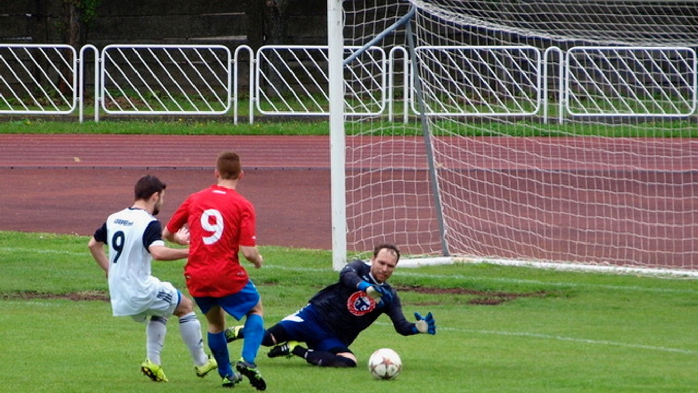 Brankár TU Košice Valentín Kateržábek. Inkasoval štyri góly a mal čo robiť aj pri ďalších akciách súpera.
