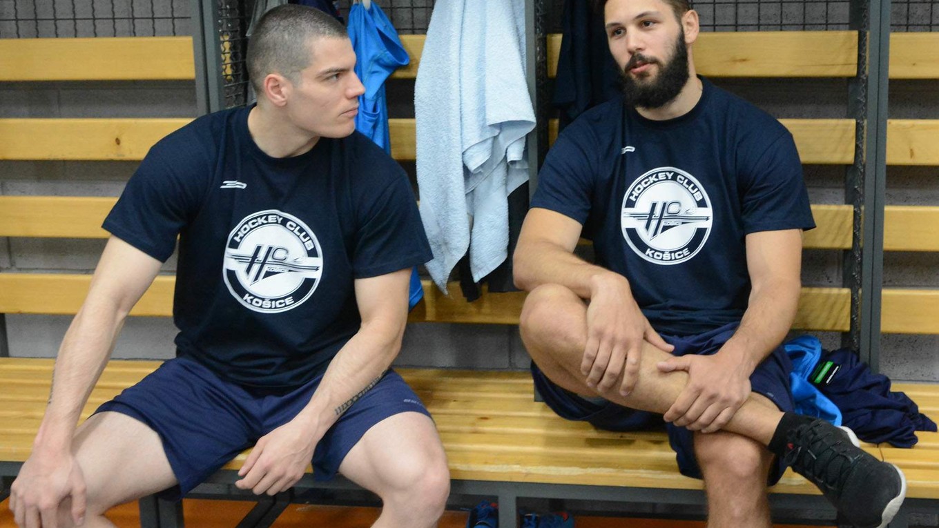 Bude zhadzovať rukavice? Martin Bača (vpravo) by mal vniesť do tímu tvrdosť.