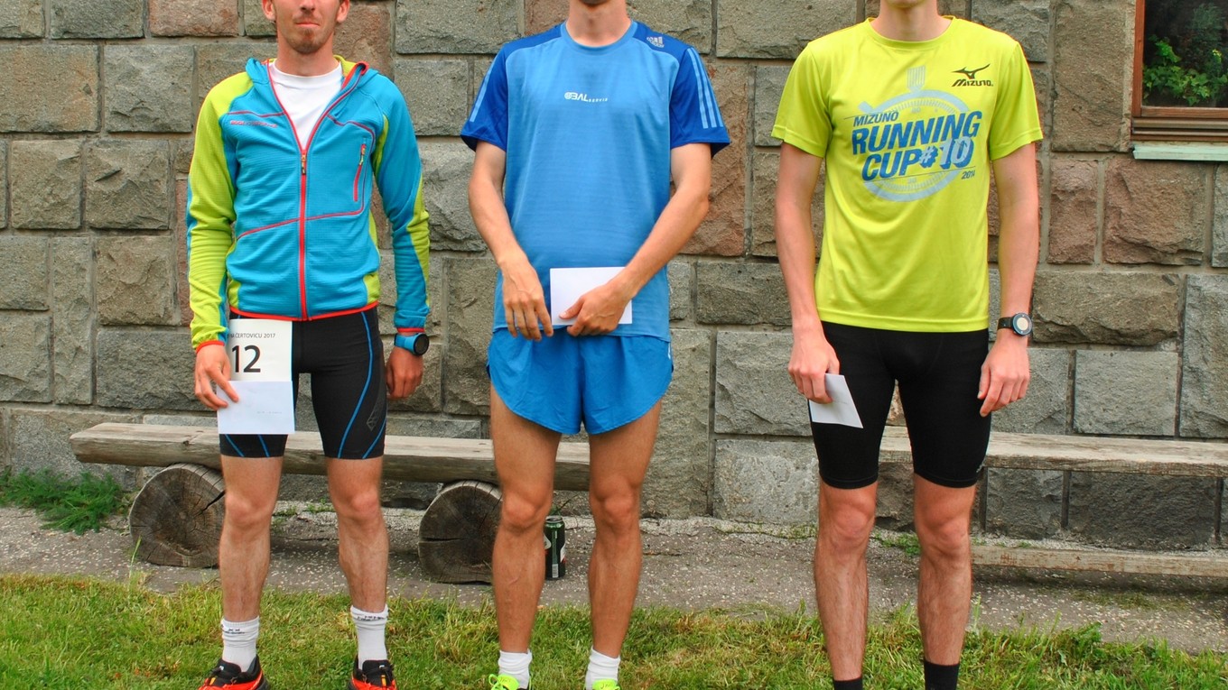 Muži do 39 rokov – zľava P. Orolin, J. Szabo, O. Tuka.