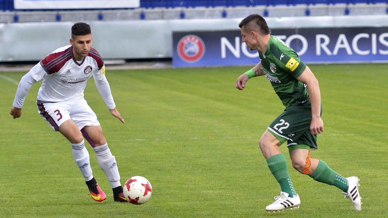 Strelec jediného gólu Tatrana (vpravo). Erik Streňo otvoril proti Dunajskej Strede skóre, ale súper po prestávke vyrovnal.