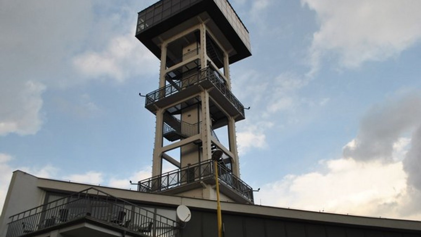 Vodárenská veža. Jedna z dominánt Prešova bude vysvietená na červeno.