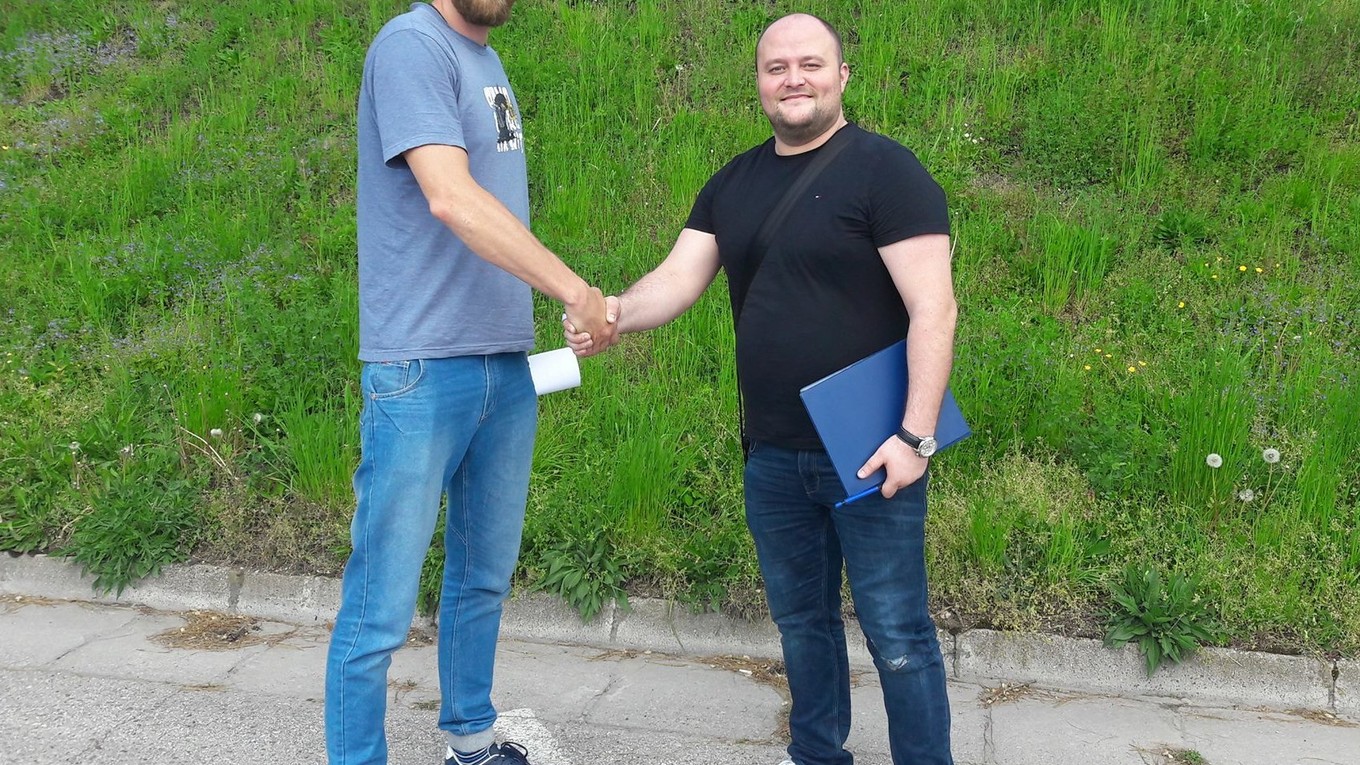 Vladimír Katona (vľavo) a generálny manažér klubu Marián Palenčar po podpise zmluvy.