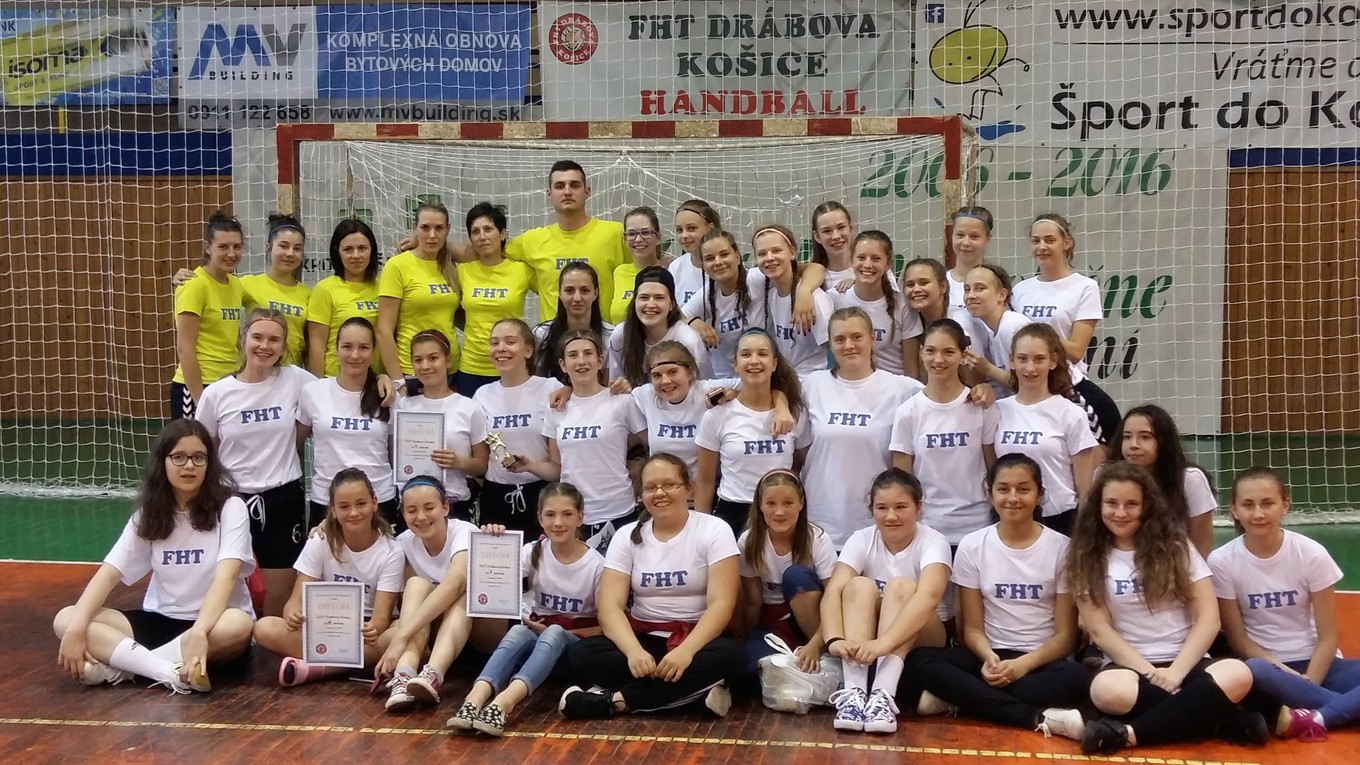FHT Košice. Na turnaji v hádzanej dievčat reprezentovali v kategóriách r. 2004, r. 2002 a r. 2000. 
