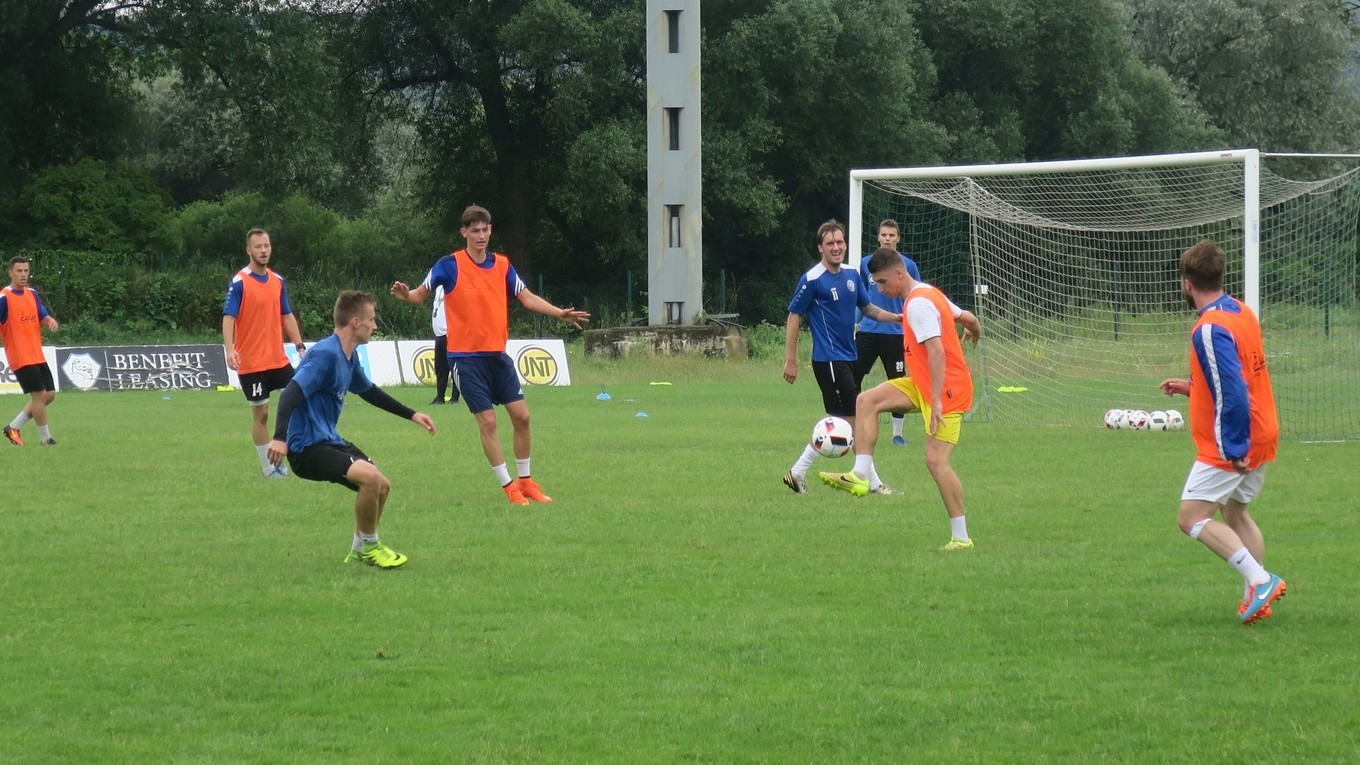 Na prvom tréningu Lokomotívy bolo 27 hráčov.