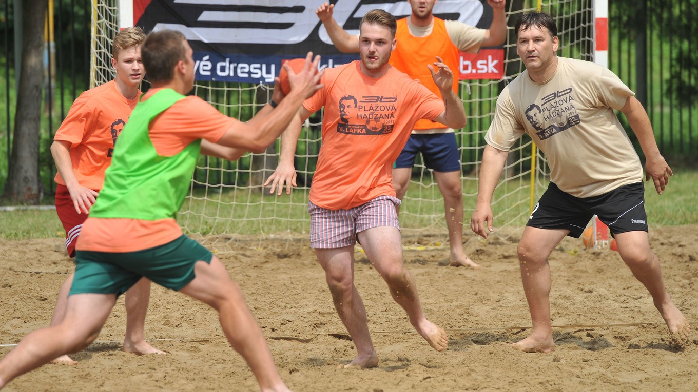 Sobotňajšie súboje najstaršieho turnaja v plážovej hádzanej na Slovensku.