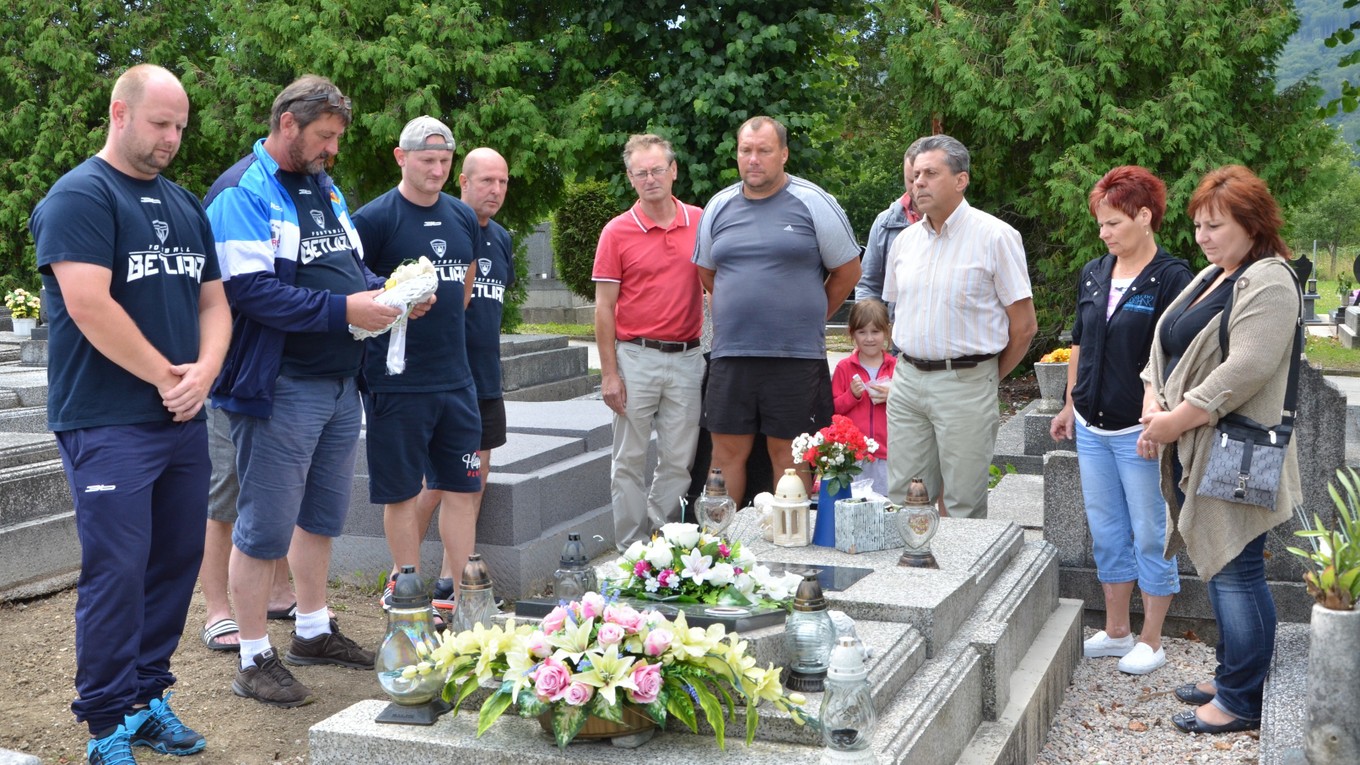 Spomienka na cintoríne pri hrobe M. Šlosára.