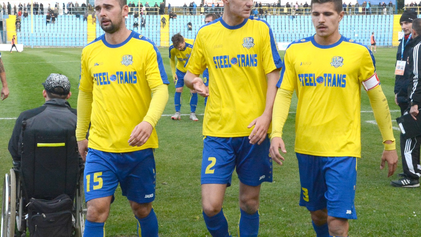 Zháňajú si nové pôsobiská. Kým Mik. Tóth (vľavo) je už v Lokomotíve, Jonec (v strede) a Vancák ešte doťahujú svoju futbalovú budúcnosť. 