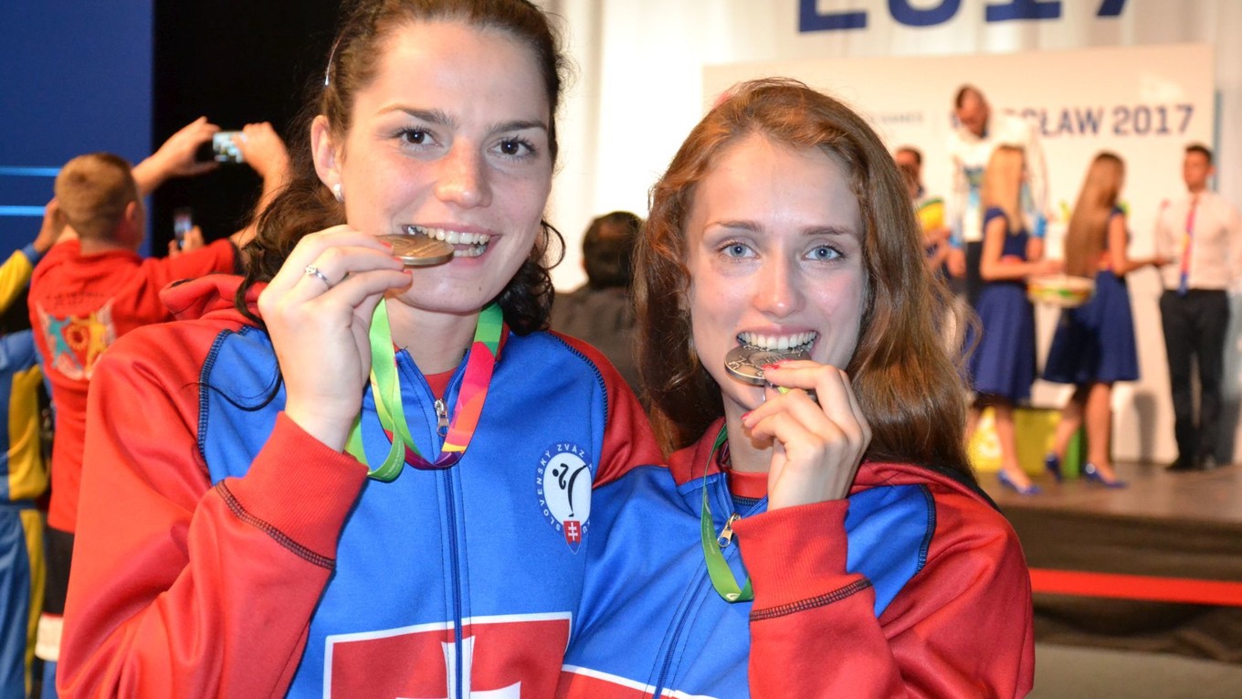Veronika Cmárová (vľavo) a Monika Chochíková.