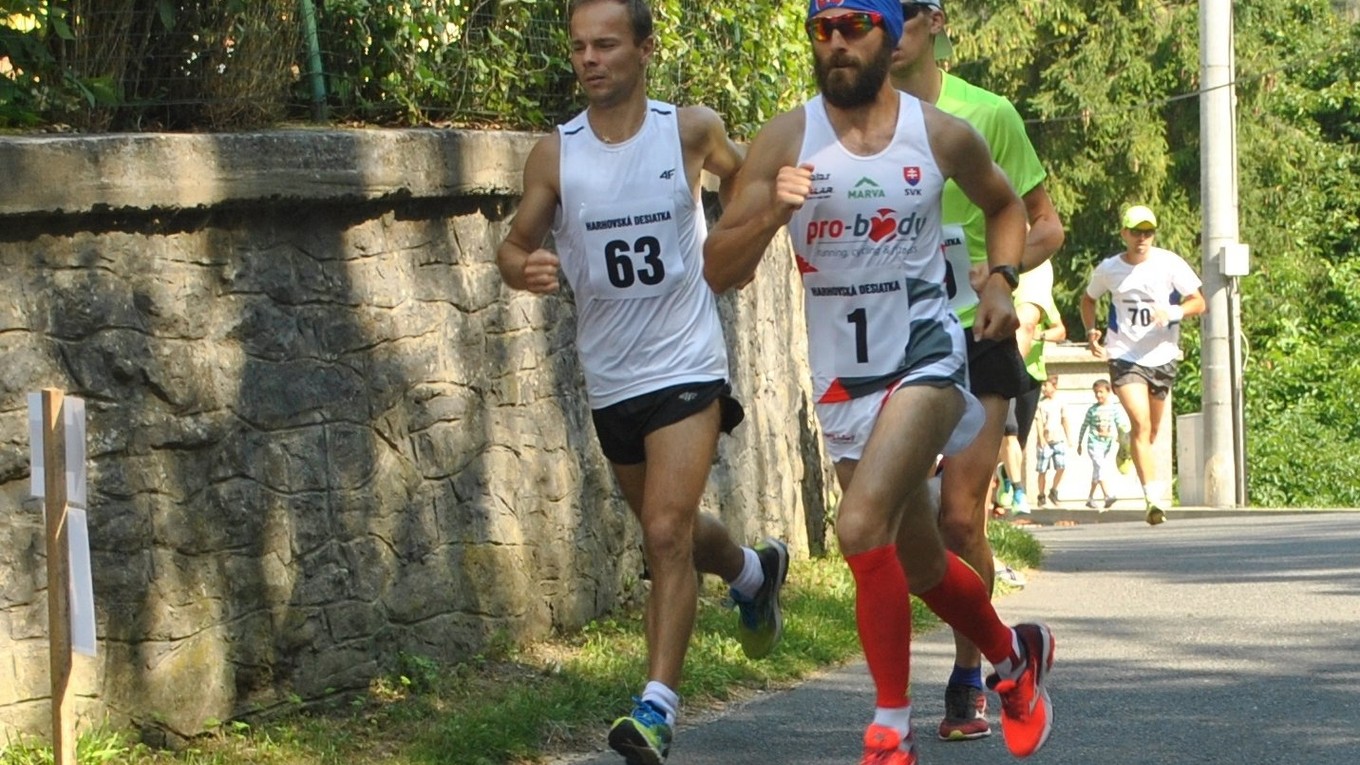 Najrýchlejší muži na trati. Zimmermann (číslo 1), Dubašák (číslo 63).
