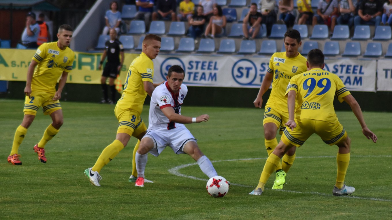 Michalovská prevaha na trávniku i v skóre. MFK Zemplín sa rozbehol, výhru v Trenčíne potvrdil ziskom domácich troch bodov.