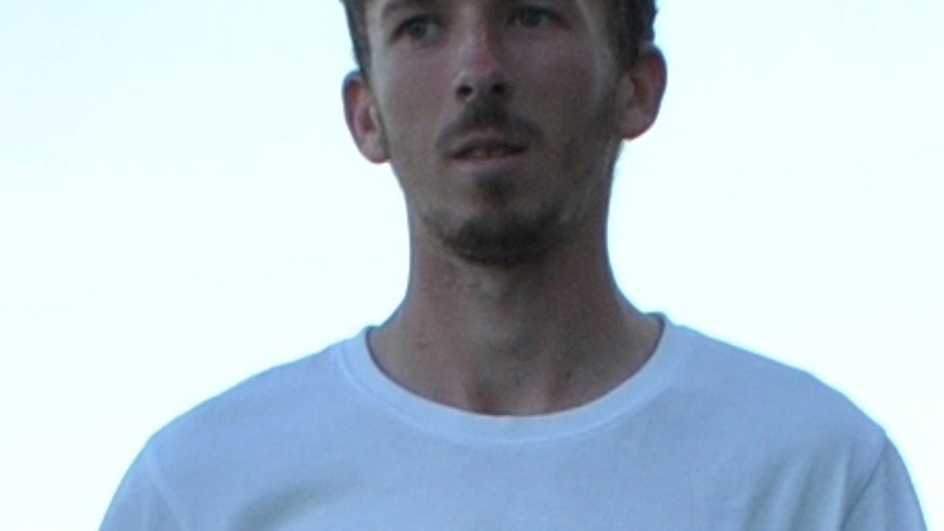 Víťaz Pavol Orolin s trofejou.