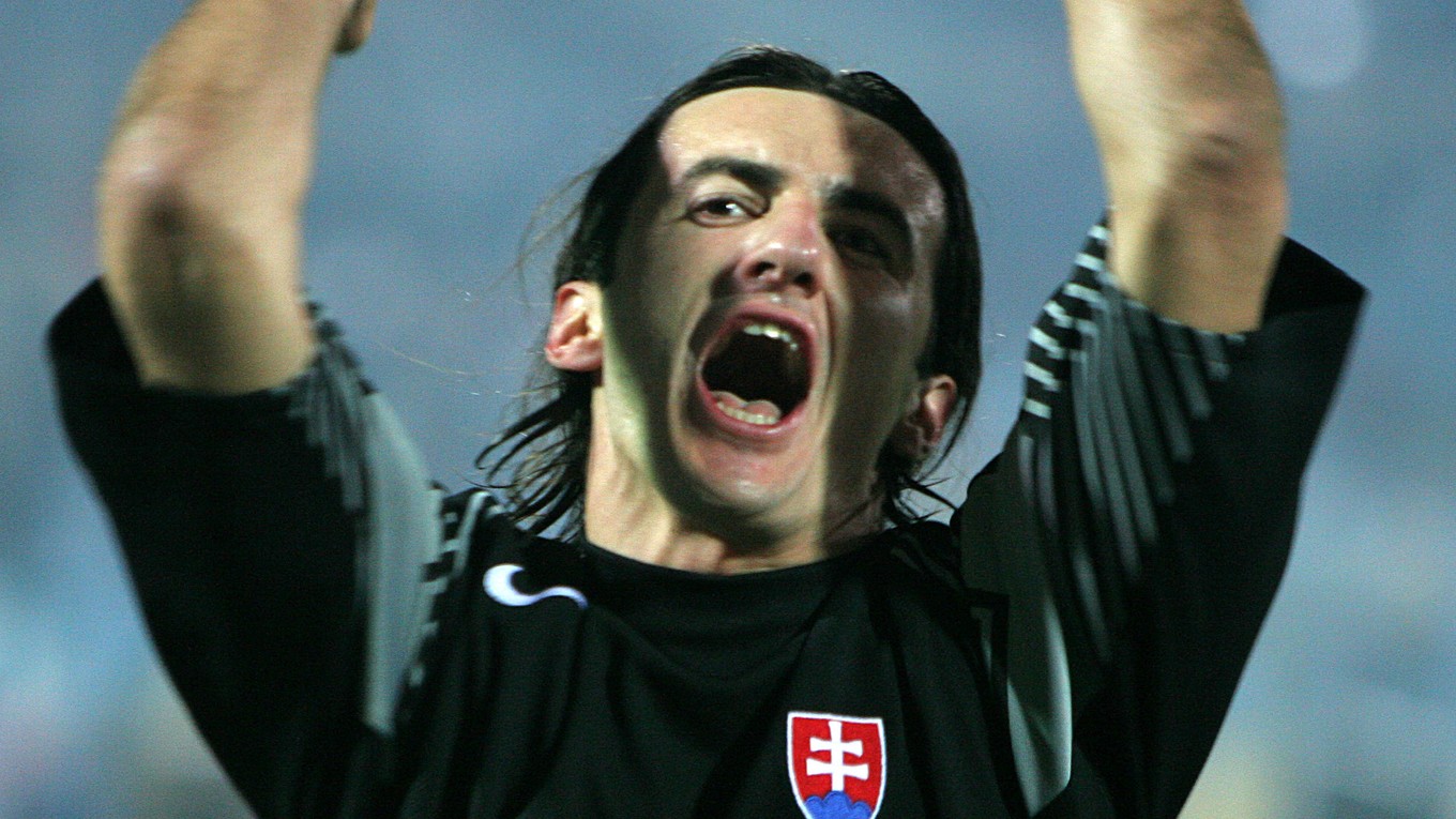 V reprezentácii odchytal 34 zápasov. Kamil Čontofalský sa takto tešil z postupu do baráže o MS 2006.