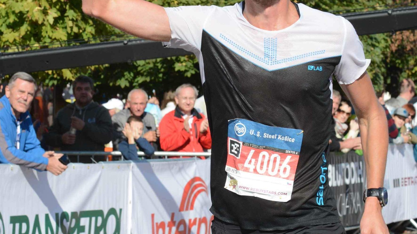 Uspel. Víťaz polmaratónu Jiří Petr z Česka.
